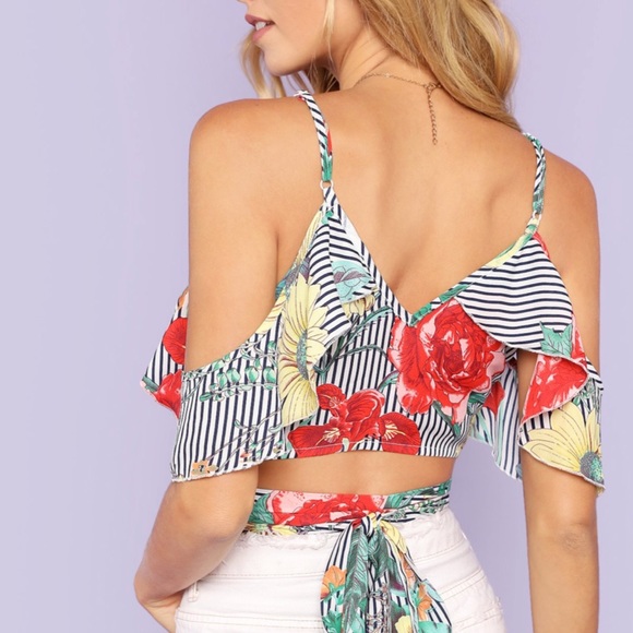 ❗️SALE❗️Maleko Cold Shoulder Top - Picture 4 of 5